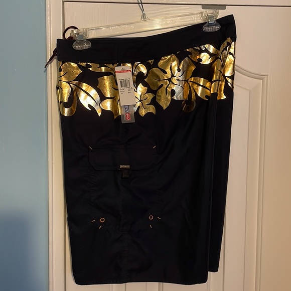 Floral Foil Tie Quiksilver Board Shorts, Size 40 - Picture 11 of 11